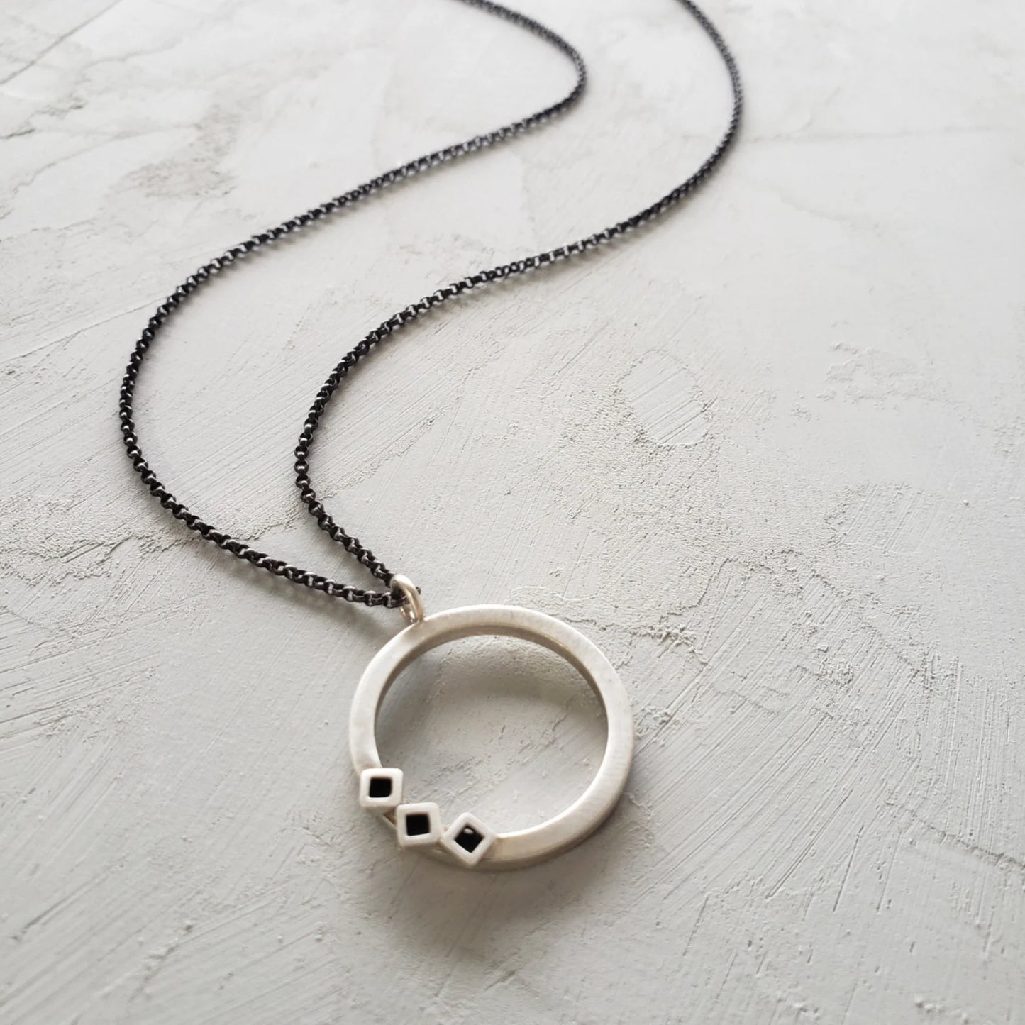 Cubos Circle Necklace