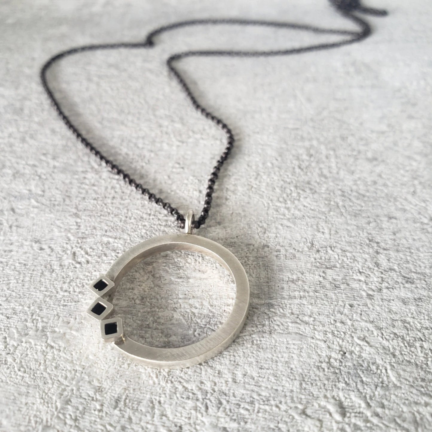 Cubos Circle Necklace